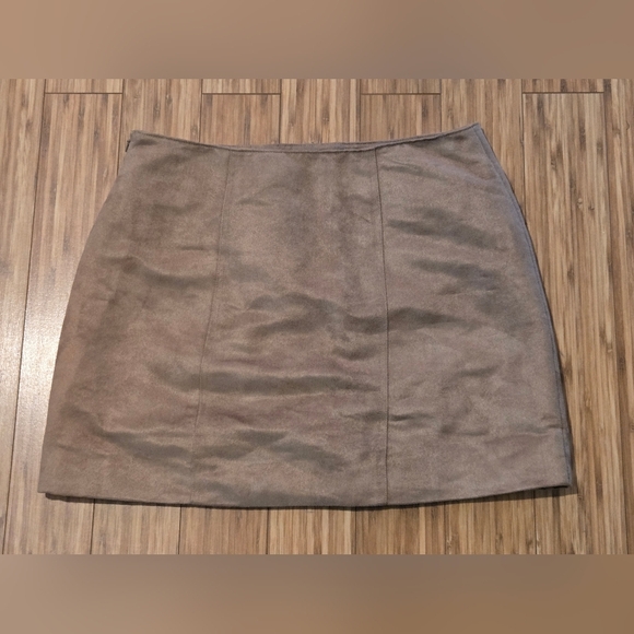 NWOT GAP Stylish Brown Skirt with Button Detail - Picture 5 of 6